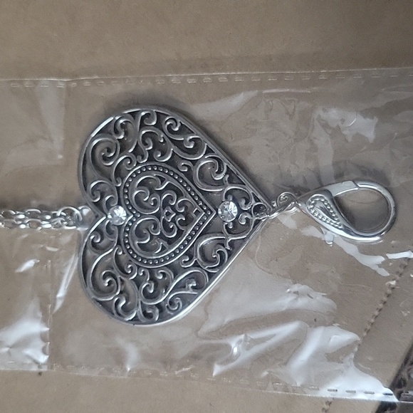 Elegant Silver Pendant Necklace - Picture 3 of 3